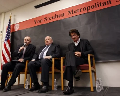 	 Former Russian President Gorbachev speaks with students at Frederick Von Steuben Metropolitan Science Center as U.S. Actor Penn looks on in Chicago. Apr 23, 2012. Photo By JEFF HAYNES/REUTERS