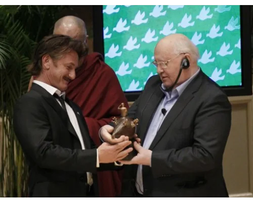 	 Mikhail Gorbachev, presents actor Sean Penn the 2012 Peace Summit Award during the World Summit of Nobel Peace Laureates Wednesday, April 25, 2012, in Chicago. (AP Photo/Charles Rex Arbogast)