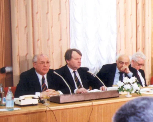 М.С. Горбачев, А.С. Ципко, Г.Х. Шахназаров, В.А. Медведев. 1990-е гг. / Архив Горбачев-Фонда