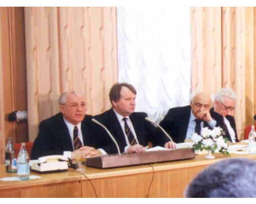 М.С. Горбачев, А.С. Ципко, Г.Х. Шахназаров, В.А. Медведев. 1990-е гг. / Архив Горбачев-Фонда