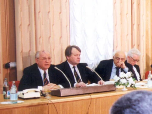 М.С. Горбачев, А.С. Ципко, Г.Х. Шахназаров, В.А. Медведев. 1990-е гг. / Архив Горбачев-Фонда