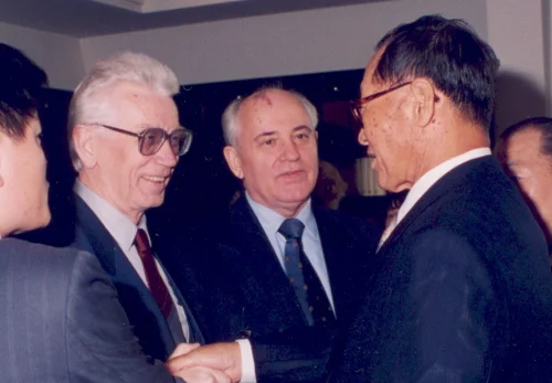 Во время визита в Республику Корея. 1994 г.