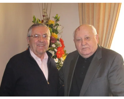 А.Л. Адамишин и М.С. Горбачев. Москва, 2012 год