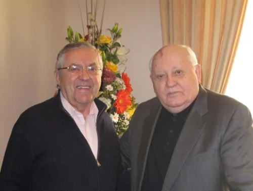 А.Л. Адамишин и М.С. Горбачев. Москва, 2012 год