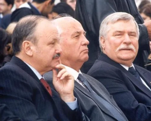 Л.Б. Попов, М.С. Горбачев, Лех Валенса. Италия, 2000 г.