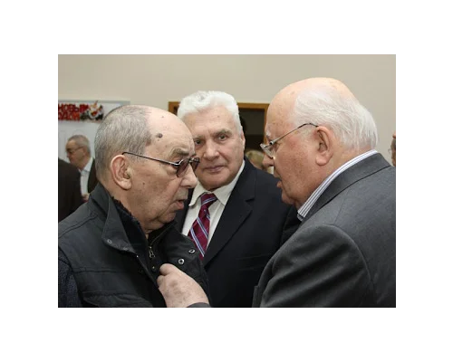 	 Горбачев-Фонд. В.Т. Логинов, Б.Ф. Славин и М.С. Горбачев 2010 г.