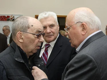 	 Горбачев-Фонд. В.Т. Логинов, Б.Ф. Славин и М.С. Горбачев 2010 г.