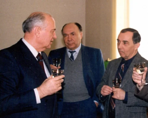 	 Горбачев-фонд. М.С.Горбачев, А.Н.Яковлев, В.Т.Логинов. 1992 г.