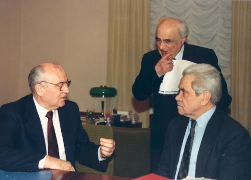 М.С. Горбачев, Г.Х. Шахназаров, А.С. Черняев. Москва 1990 г. Фото Ю. Лизунов