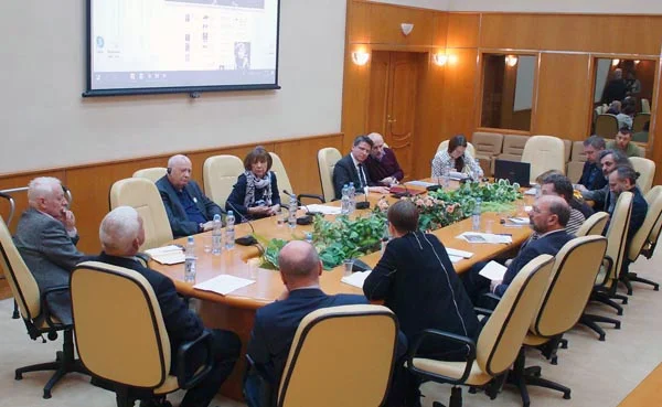 «Отвечая на вызов времени»: демилитаризация политики и мышления в XXI веке