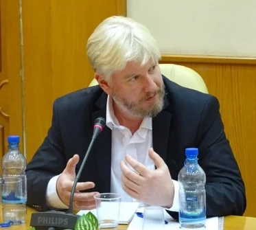  Василий Жарков: Большинству тех, кто переживет этот страшный год, предстоит не только увидеть все возможные перемены, но и принять в них участие.