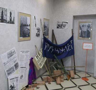 В Центре социально-политической истории Исторической библиотеки открылась выставка «Август 1991: Герои и символы»