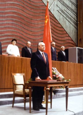 История перестройки. 15 марта 1990 года М.С. Горбачев был избран Президентом СССР
