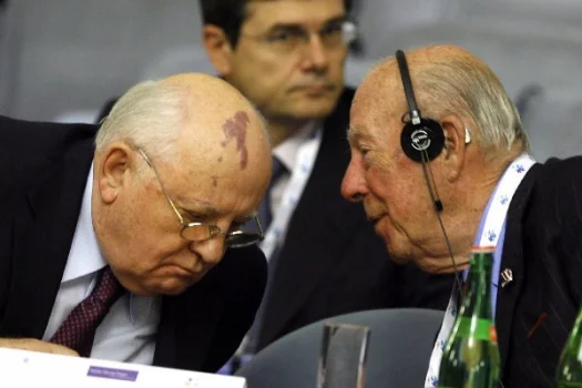 Mikhail Gorbachev congratulated former secretary of state George Shultz in his 100th birthday.