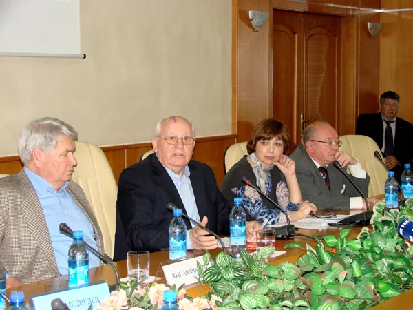  Круглый стол, посвященный 20-летию Первого съезда народных депутатов СССР