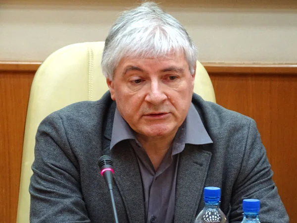  Круглый стол «К 100-летию Русской революции. Конституционный кризис: между революцией и суверенной диктатурой?»