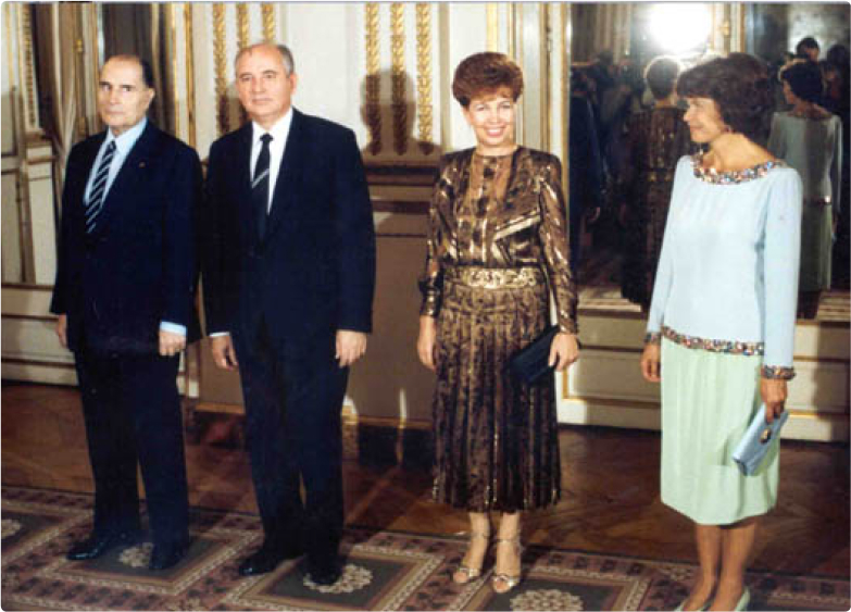 Ф.Миттеран, М.С.Горбачев, Р.М.Горбачева, Д.Миттеран. Париж, 2 октября 1985.