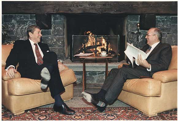 Рональд Рейган и Михаил Горбачев в Женеве